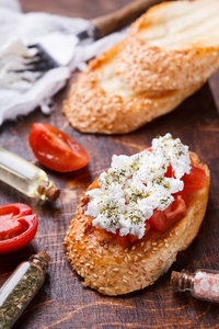 Garlic Bread with Cheese and Tomato