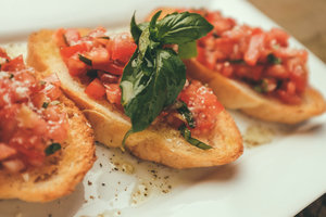 Garlic Bread with Tomato